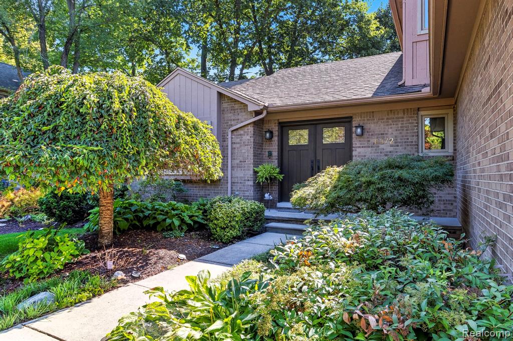 6572 Forest Park Drive, Troy, MI 48098 — Photo 2