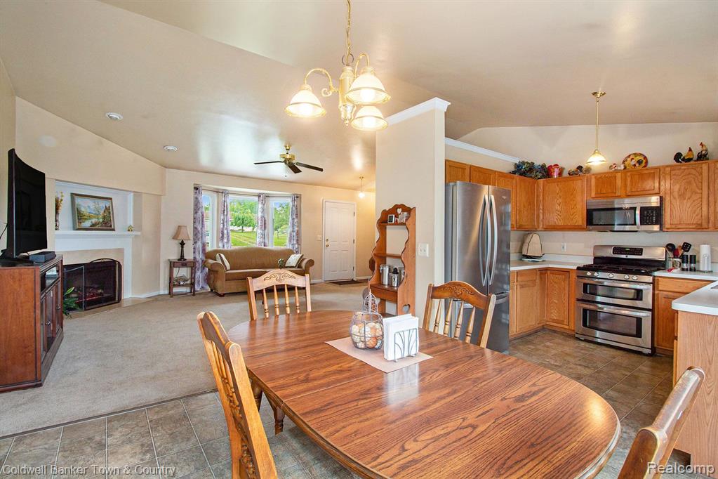 6643 FARM Lane, Fowlerville, MI 48836 — Photo 4