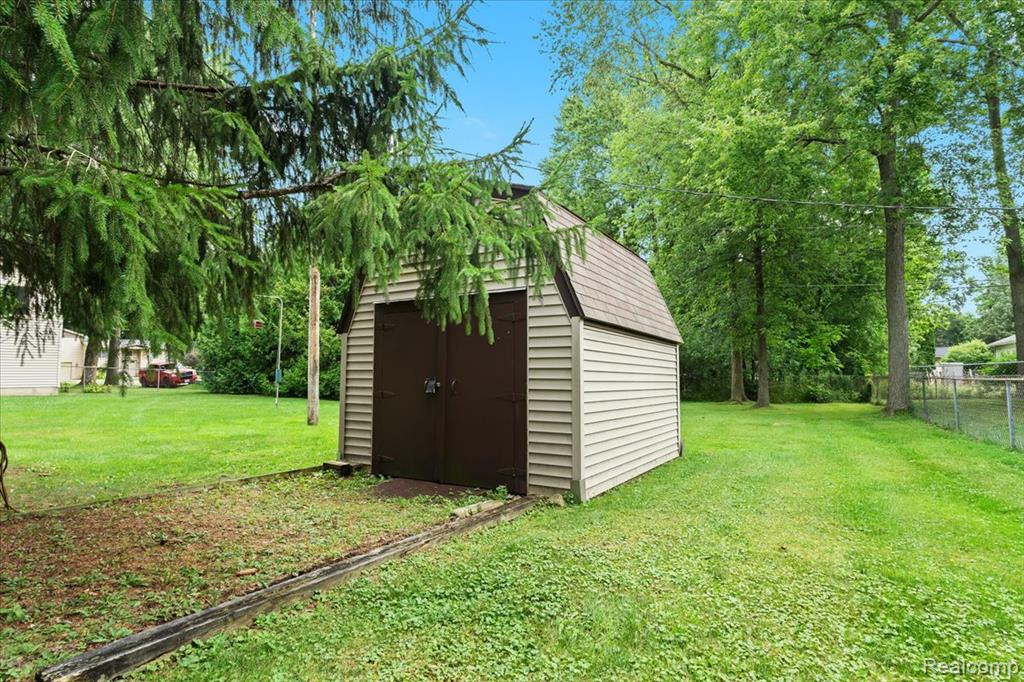 5375 Prentis Road, Waterford, MI 48327 — Photo 36