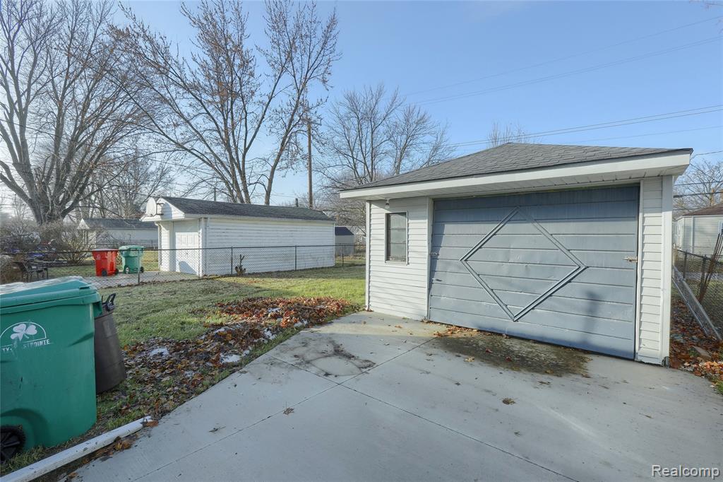 24907 Brittany Avenue, Eastpointe, MI 48021 — Photo 29