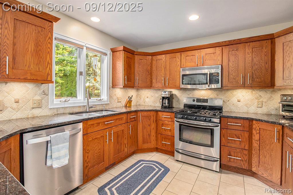 1980 Lochinvar Boulevard, Oakland, MI — Photo 9