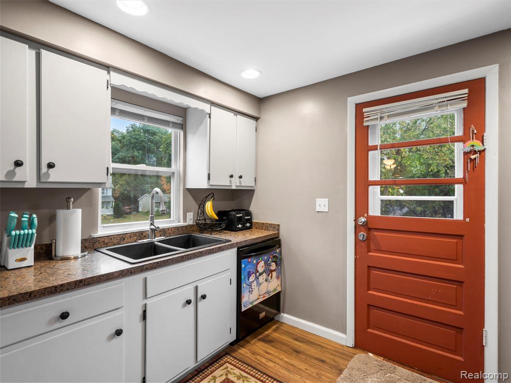449 Joslyn Road, Lake Orion, MI 48362 — Photo 10