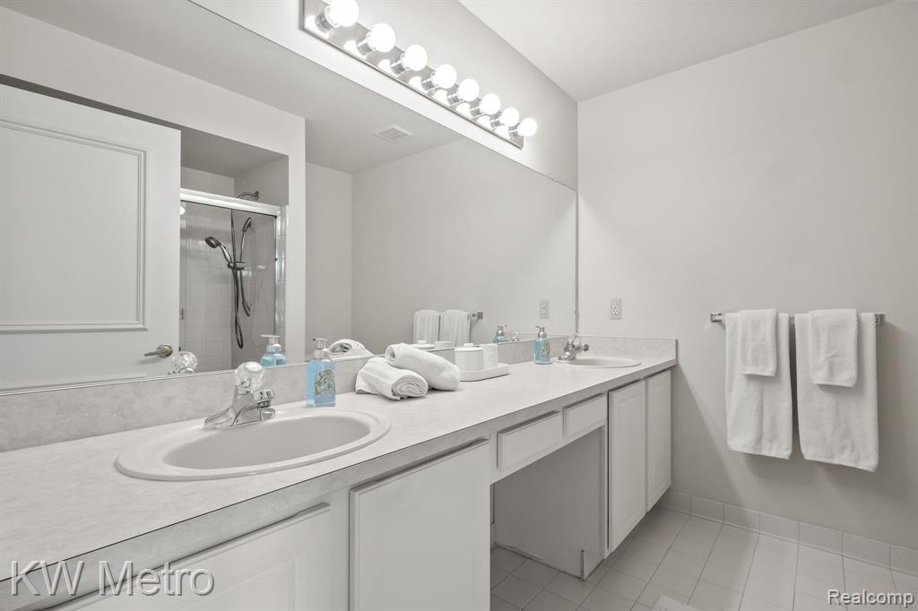 3953 Lake Forest Drive, Sterling Heights, MI 48314 — Photo 23