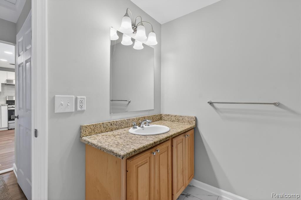 4841 Fenmore Avenue, Waterford, MI 48328 — Photo 13