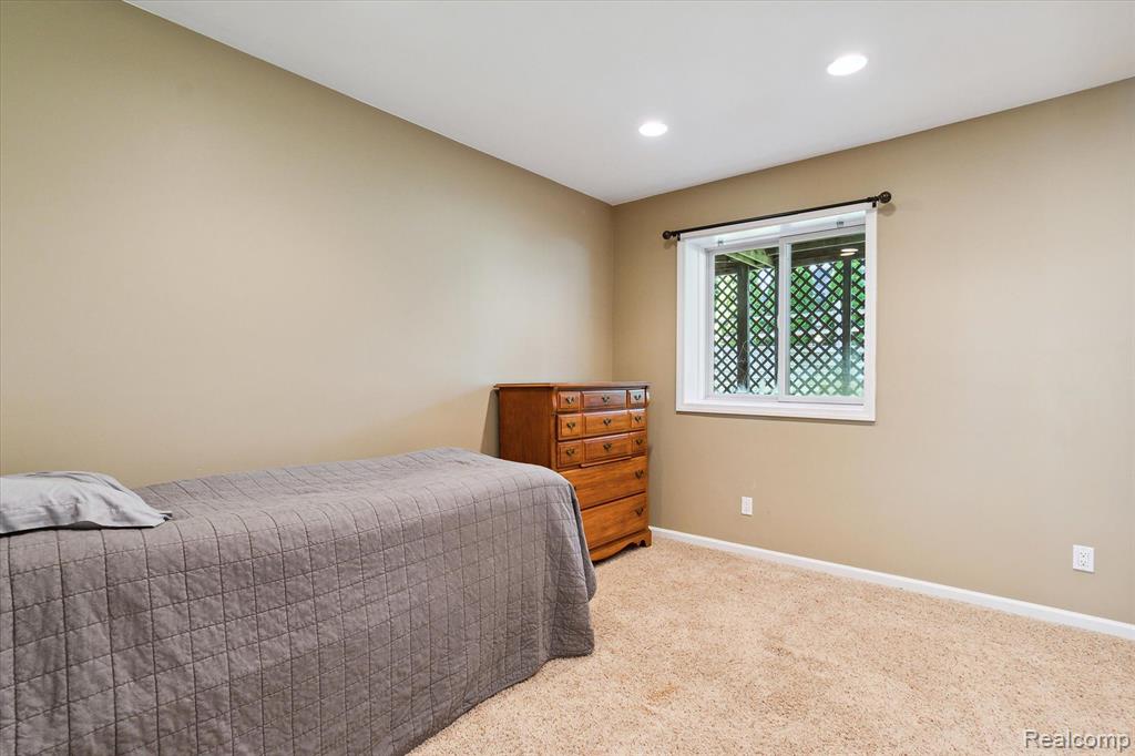 21111 GREENBRIAR Lane, South Lyon, MI 48178 — Photo 38