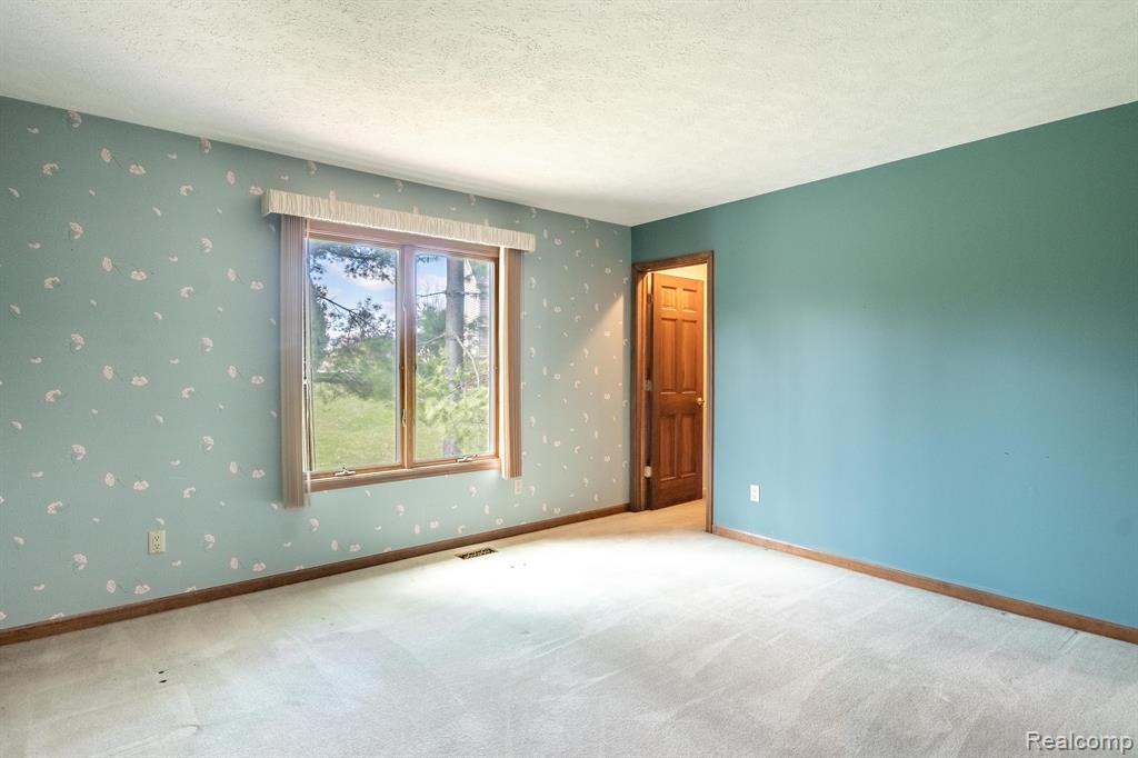 4435 OAK POINTE Drive, Brighton, MI 48116 — Photo 45