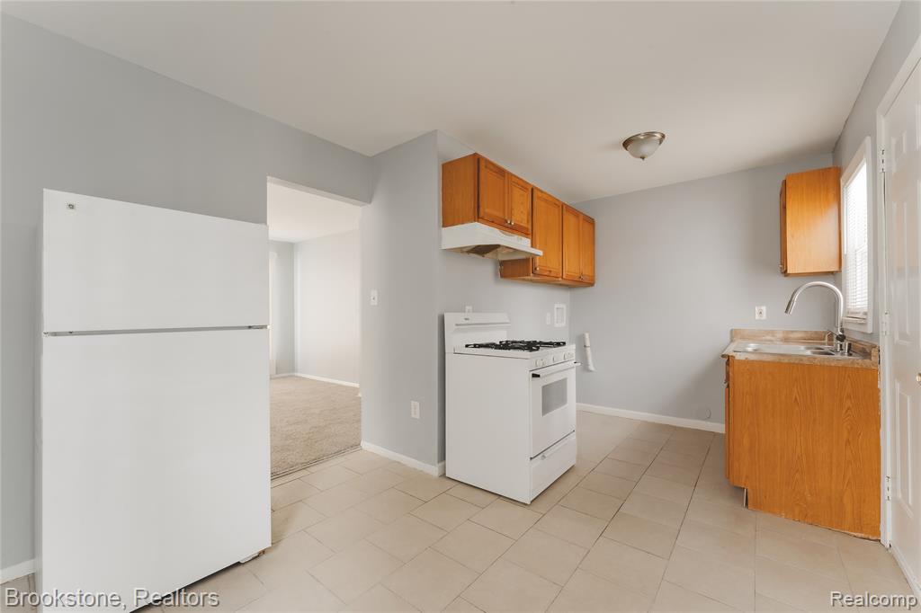 694 Emerson Avenue, Pontiac, MI 48340 — Photo 17