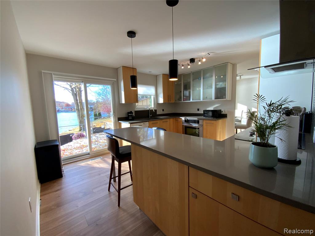 6749 Little Creek Drive, Troy, MI 48085 — Photo 16