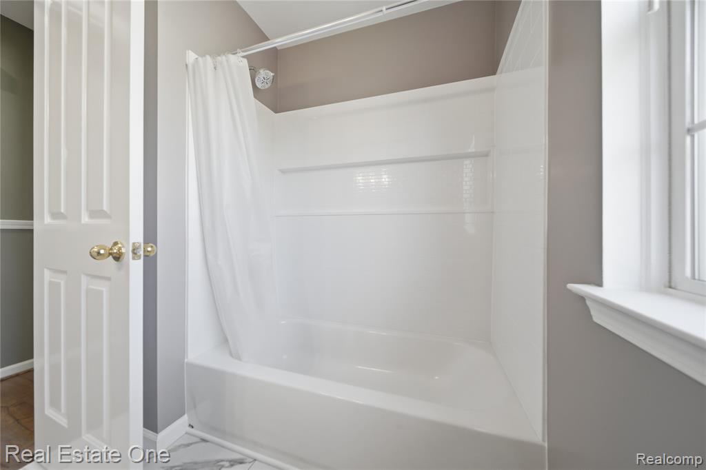 4113 Hampton Ridge Boulevard, Howell, MI 48843 — Photo 17