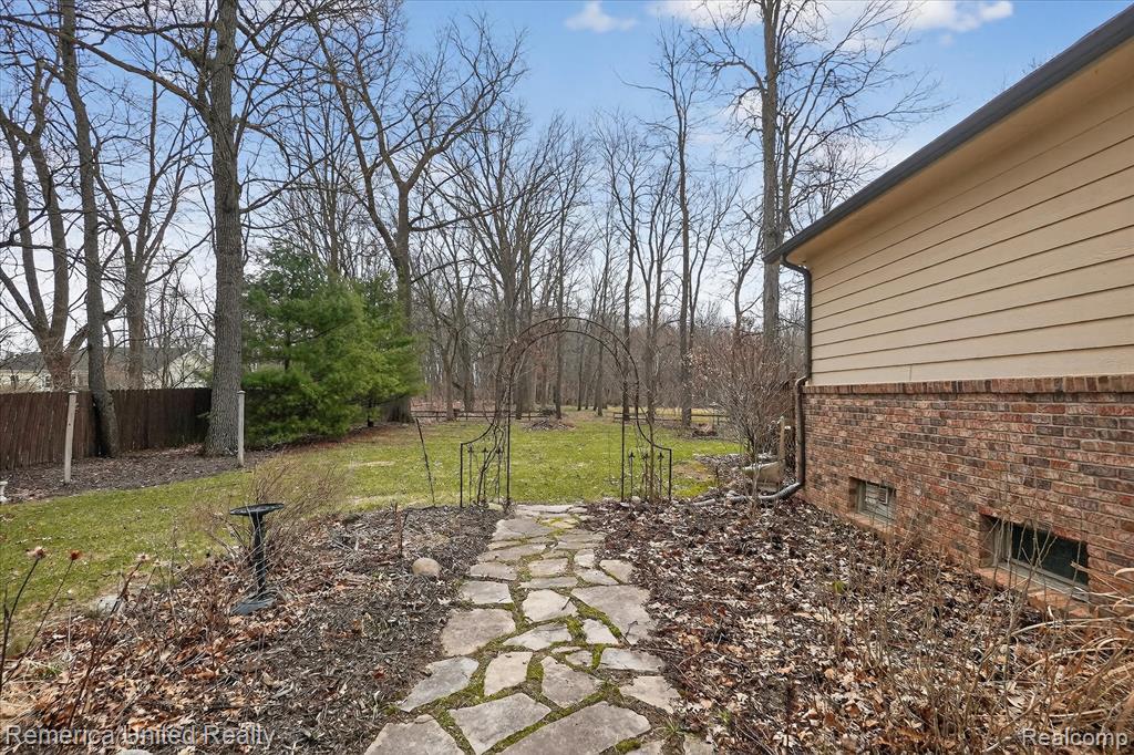 660 E Allen Road, Howell, MI 48855 — Photo 45