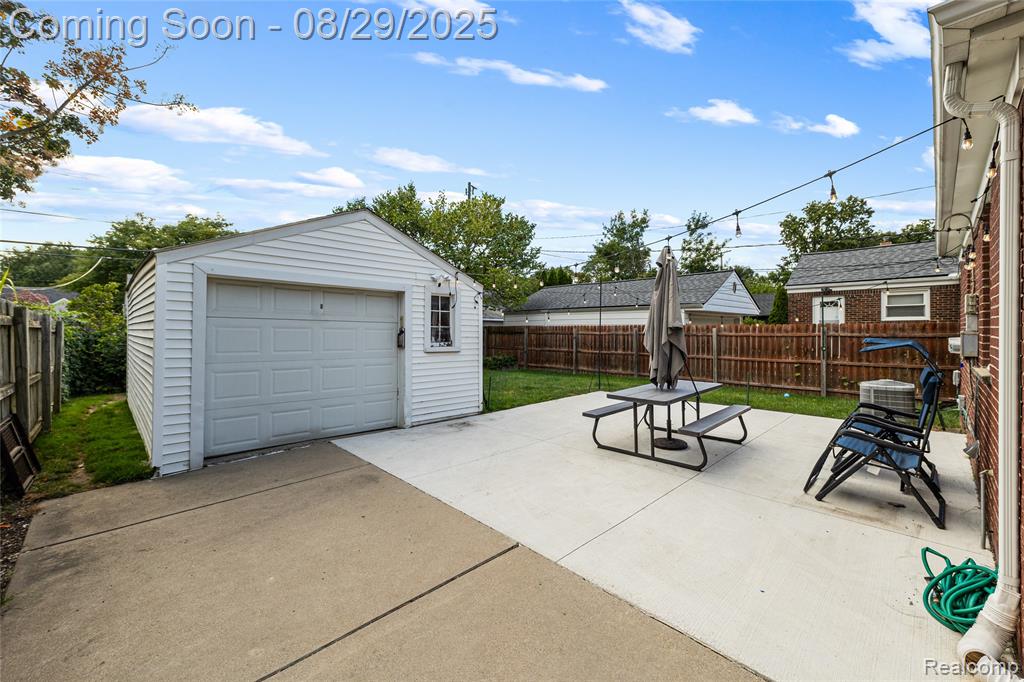 712 S Minerva Avenue, Royal Oak, MI 48067 — Photo 28