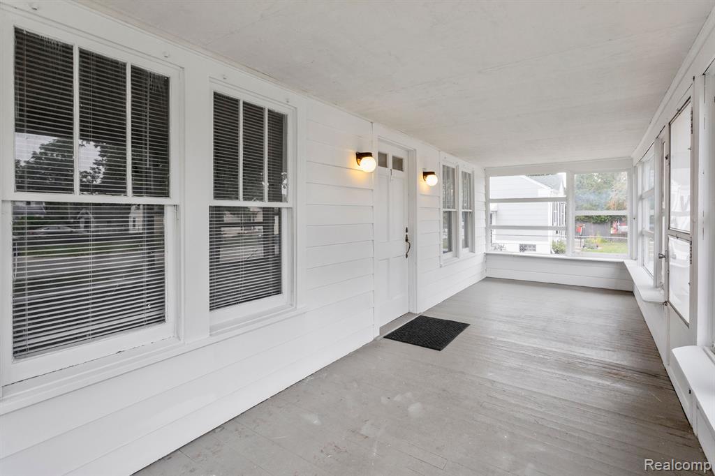 46 SMITH Court, Lake Orion, MI 48362 — Photo 4