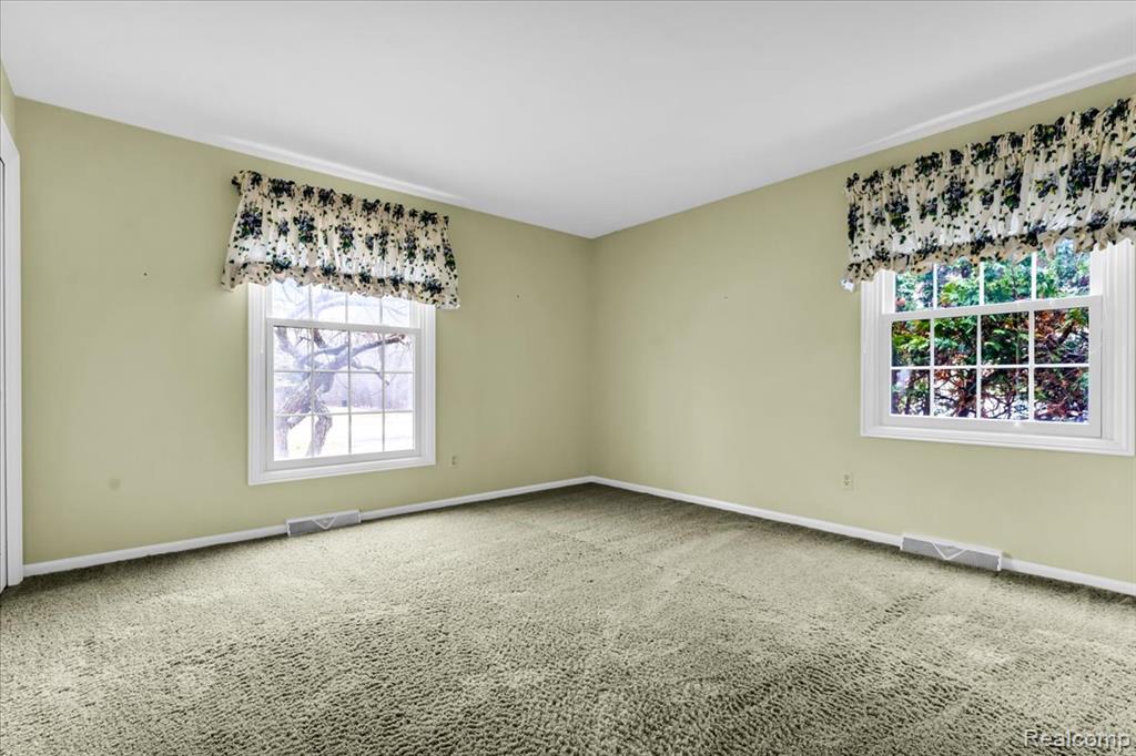 19010 Lacrosse Avenue, Lathrup Village, MI 48076 — Photo 28