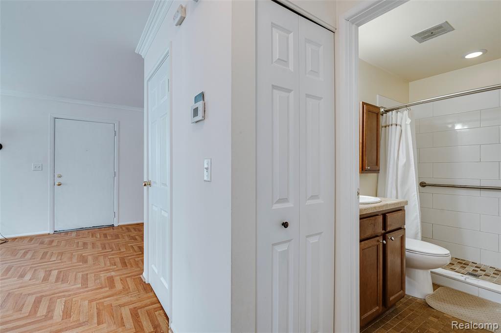 39615 Village Wood Lane, Novi, MI — Photo 27