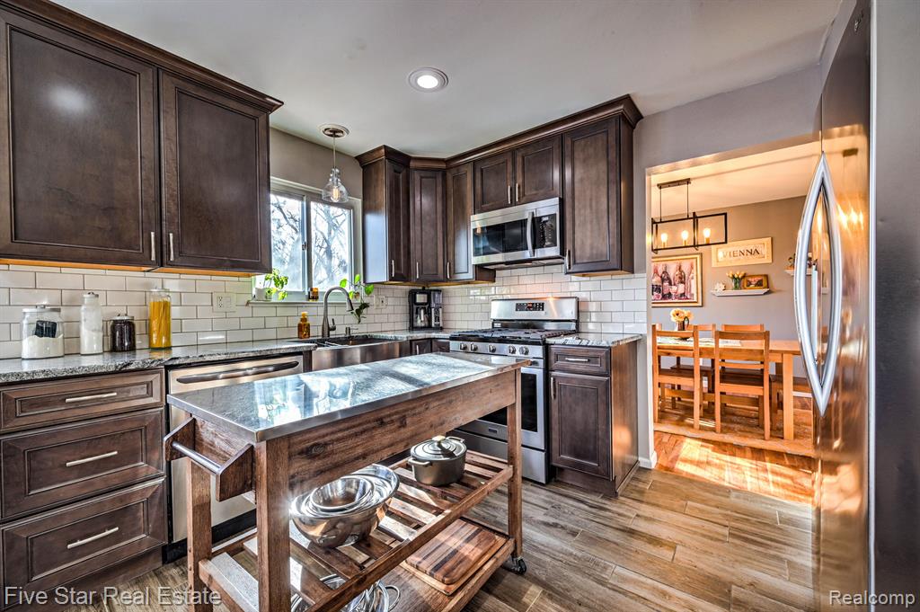 8838 Dublin Way, Sterling Heights, MI 48314 — Photo 16