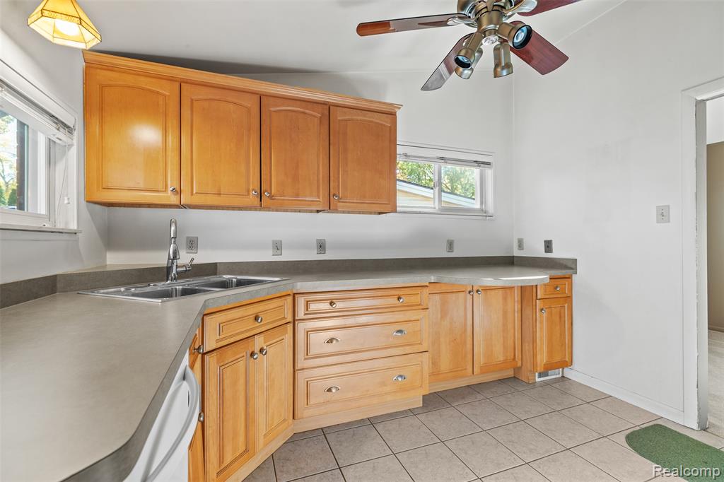 9212 Idaho Street, Livonia, MI 48150 — Photo 10