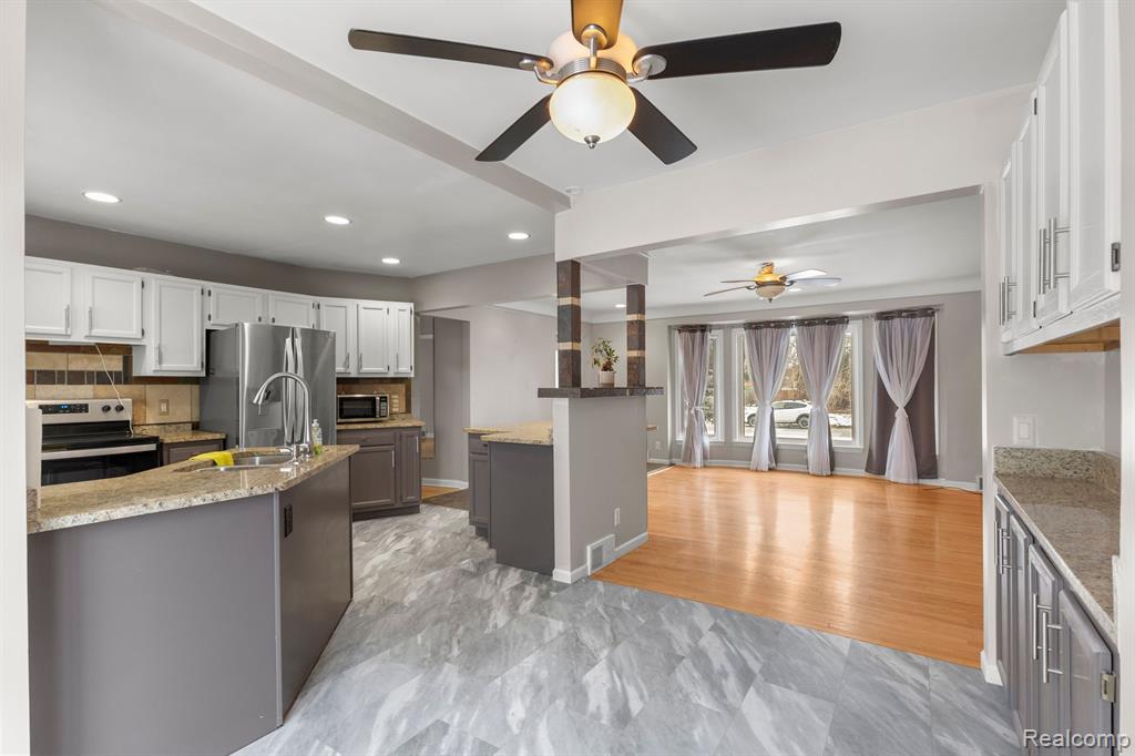 4255 SAMOSET Road, Royal Oak, MI 48073 — Photo 13
