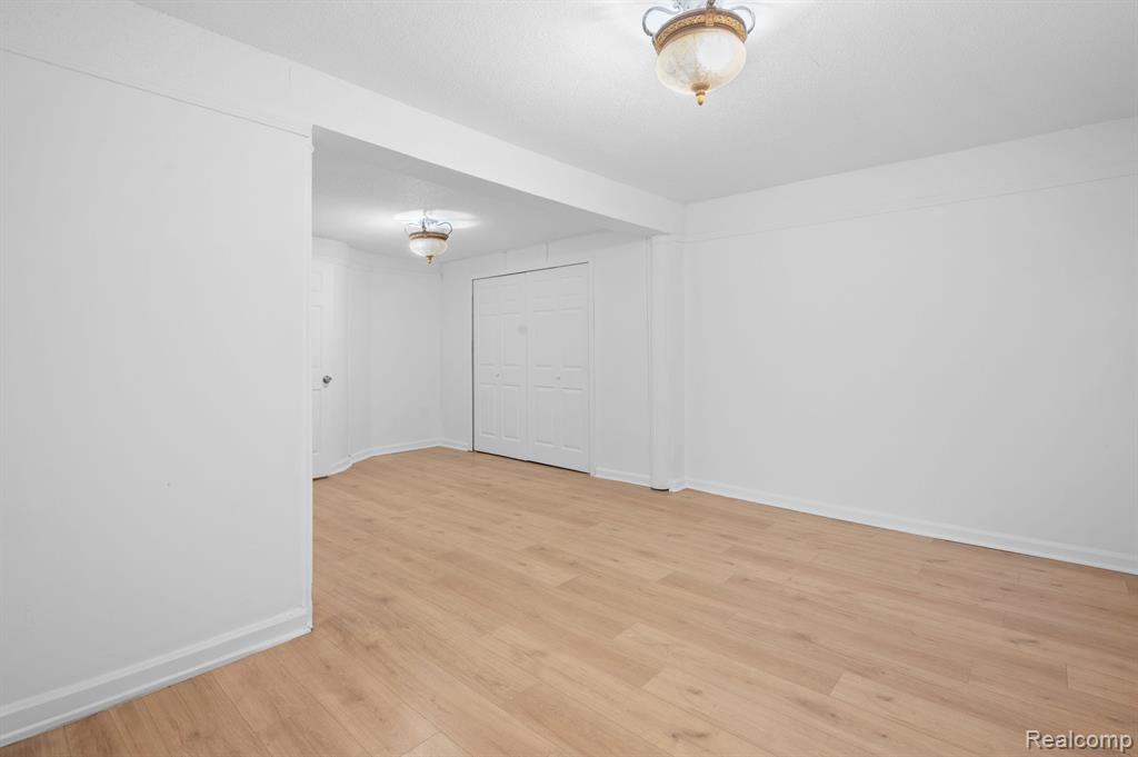 6551 Mayburn Street, Dearborn Heights, MI 48127 — Photo 28