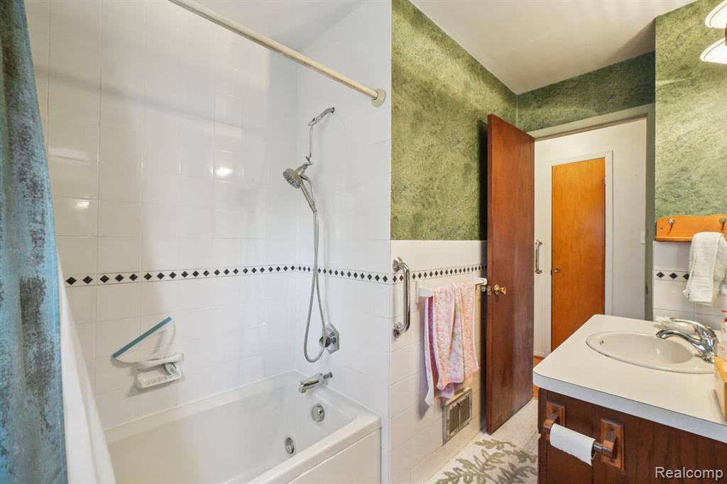 683 Clara Avenue, Pontiac, MI 48340 — Photo 16