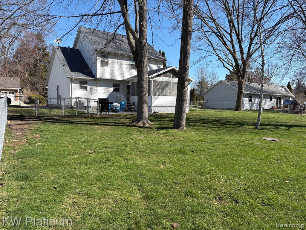 285 Hemlock Lane, Marysville, MI 48040 — Photo 32