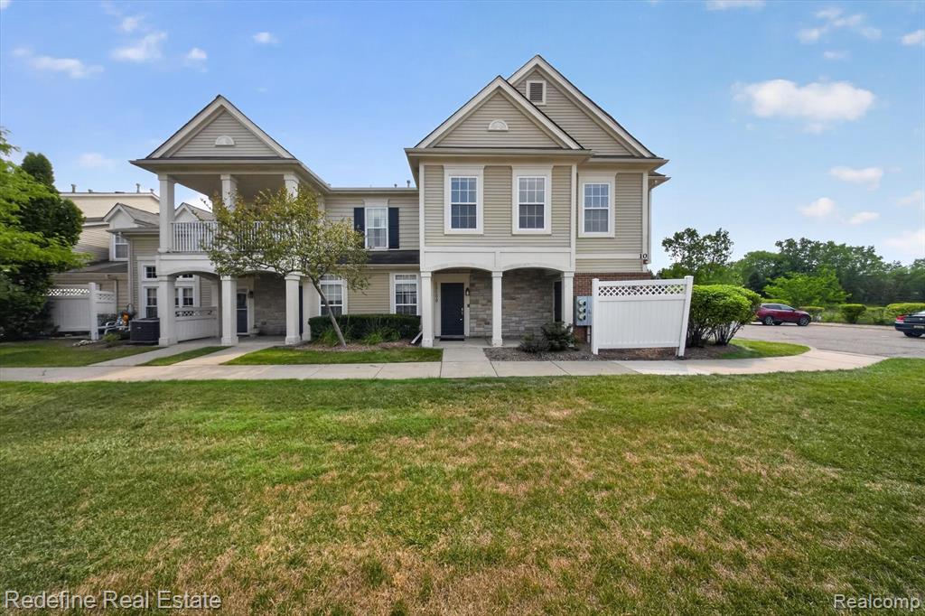 10200 W Midway Court, 102, Walled Lake, MI 48390