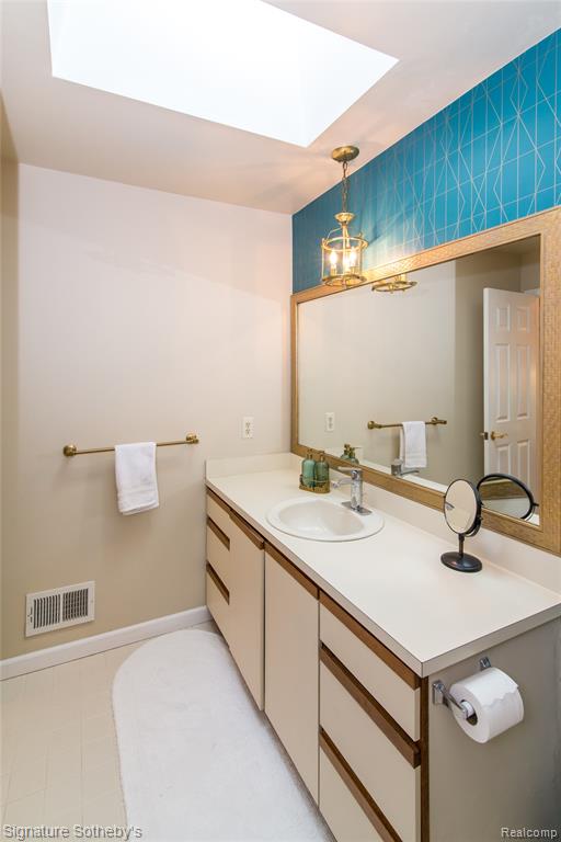 576 Ten Point Drive, Rochester Hills, MI 48309 — Photo 24