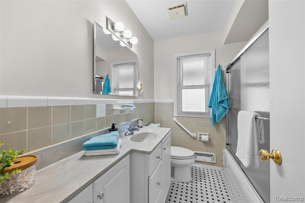 408 Orchard View Drive, Royal Oak, MI 48073 — Photo 24