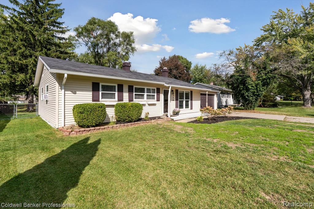 6314 Woodsdale Drive, Grand Blanc, MI 48439 — Photo 2