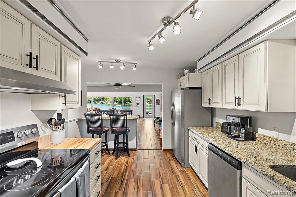 6930 Colony Drive, West Bloomfield, MI 48323 — Photo 12