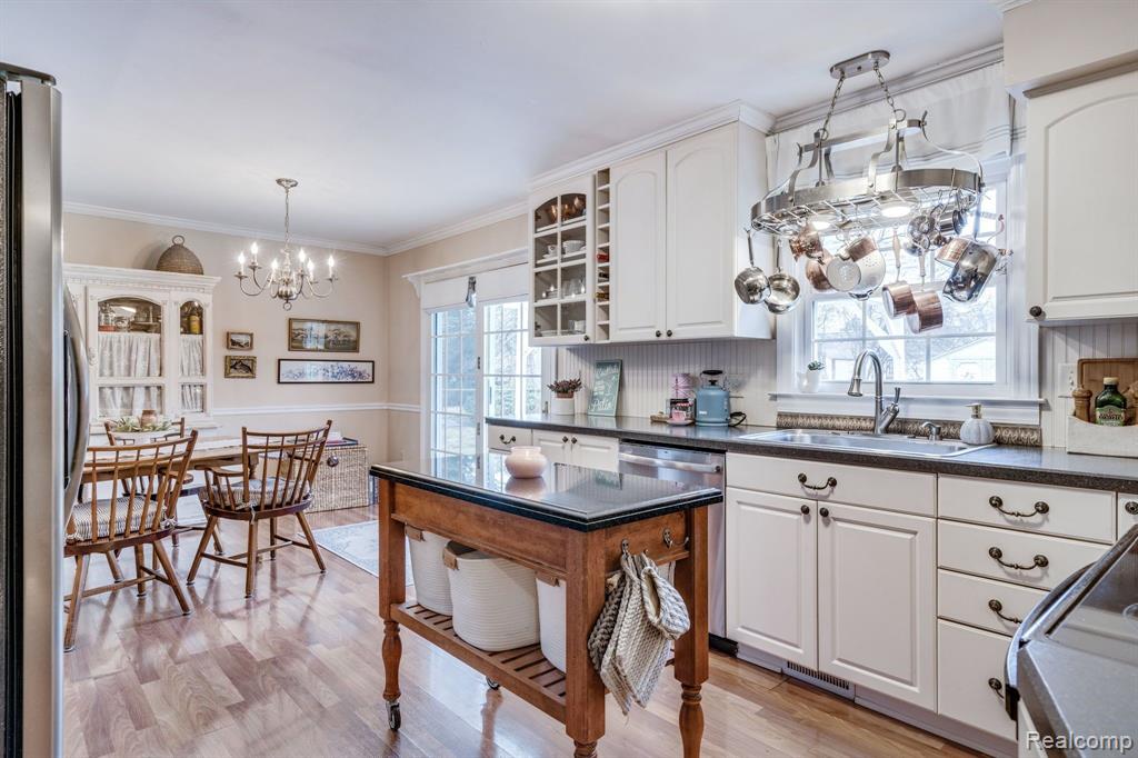 4855 CAROL Drive, Troy, MI 48085 — Photo 17