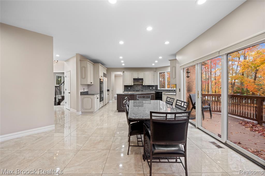 6986 Crosswell Drive, West Bloomfield, MI — Photo 21
