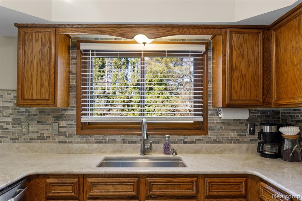 47387 MEADOWBROOK Drive, Macomb, MI 48044 — Photo 11