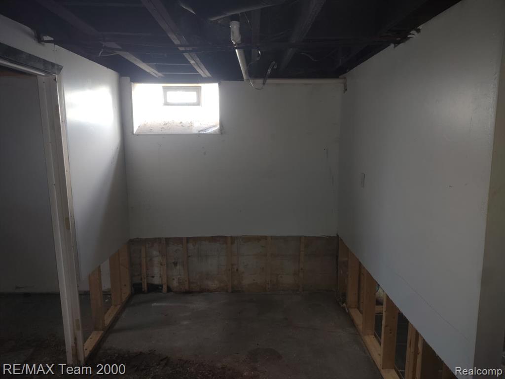 8860 Appoline Street, Detroit, MI 48228 — Photo 32