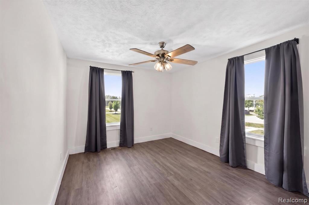 925 W Kalamazoo Street, Lansing, MI 48915 — Photo 35