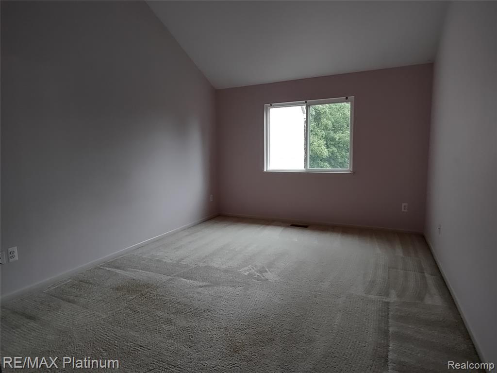 10343 Tophill Drive, 5, Hartland, MI 48353 — Photo 5