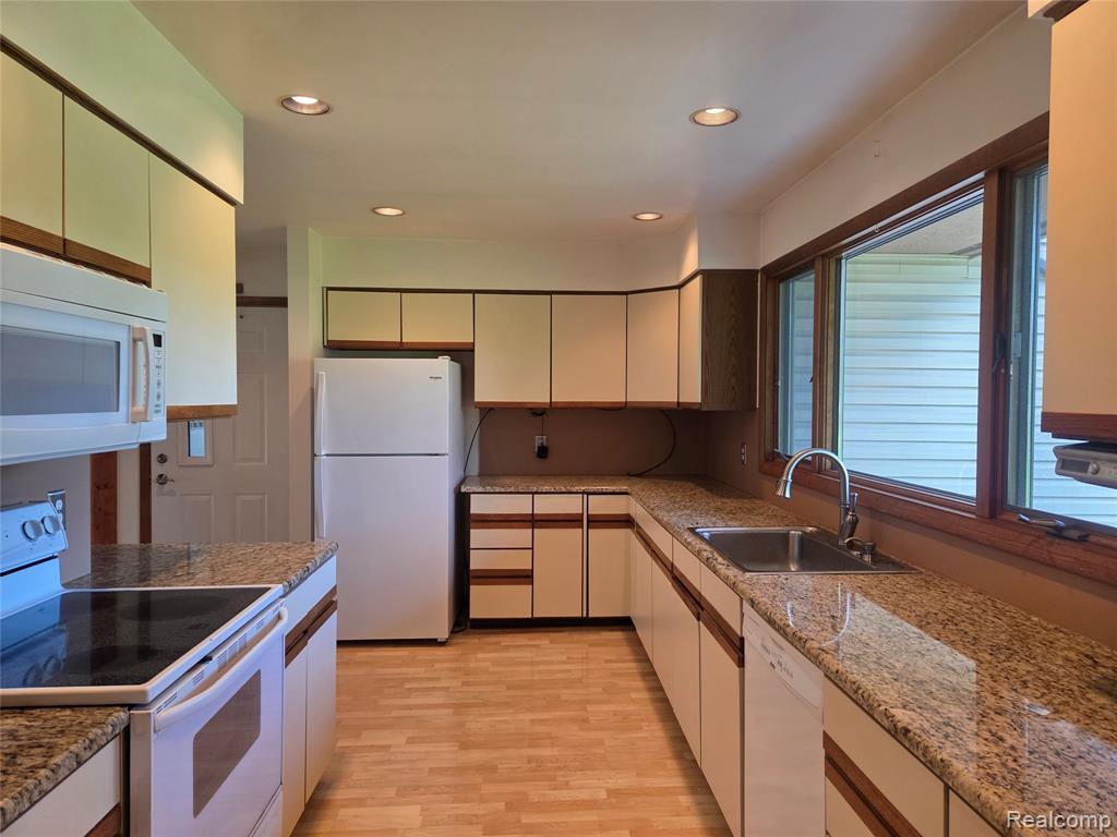 3296 Swarthout Road, Pinckney, MI 48169 — Photo 10