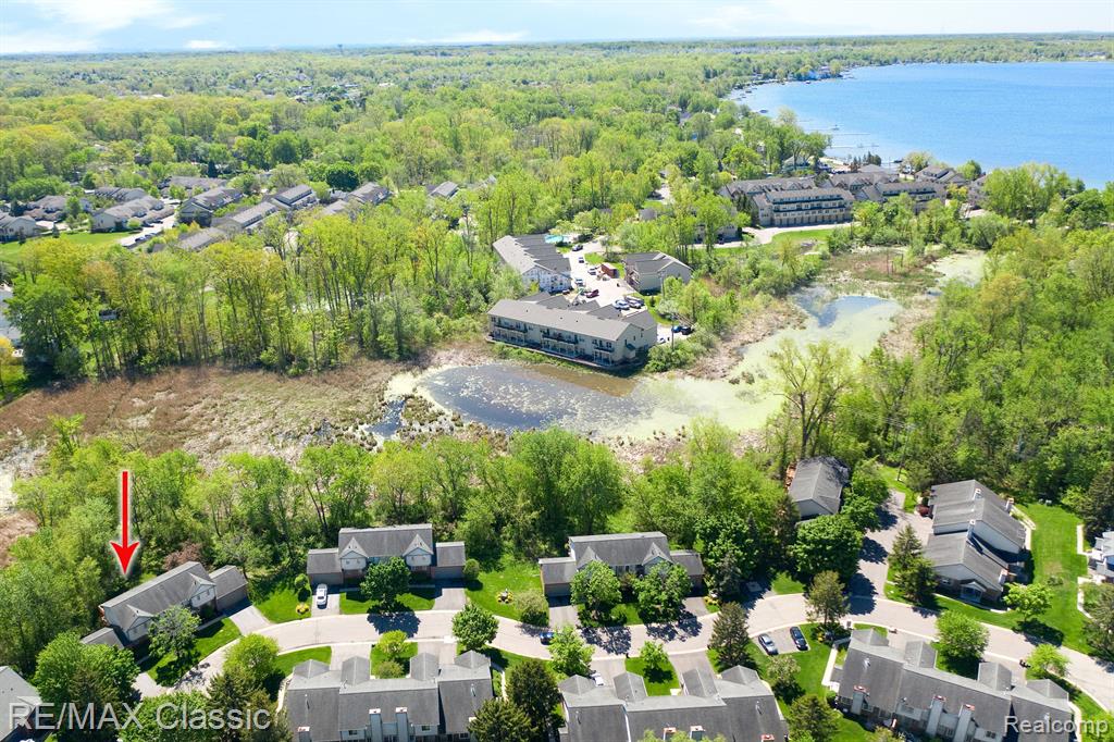 587 Winwood Circle, 20, Walled Lake, MI 48390 — Photo 35