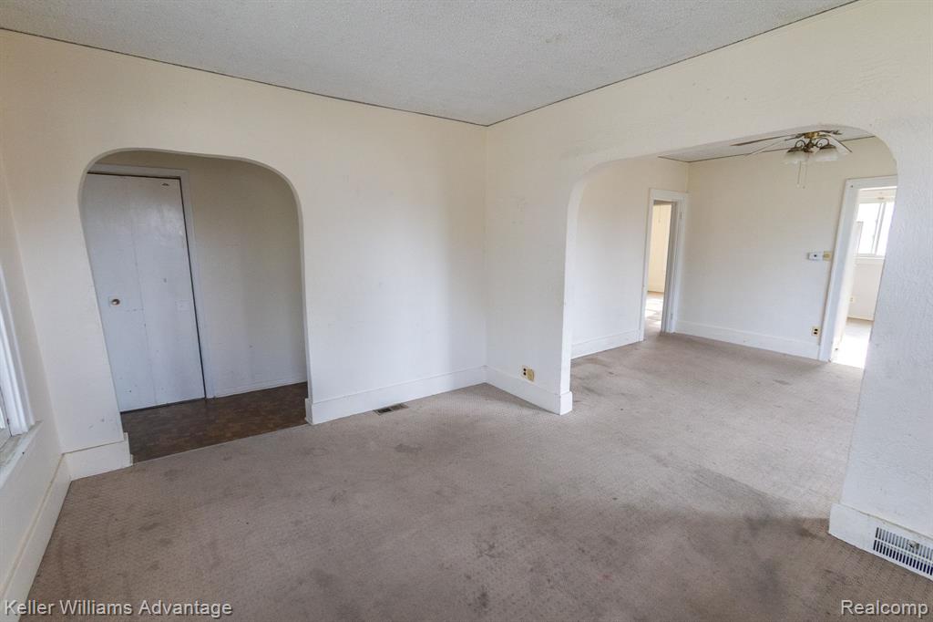 4104 Mayfair Street, Dearborn Heights, MI 48125 — Photo 8