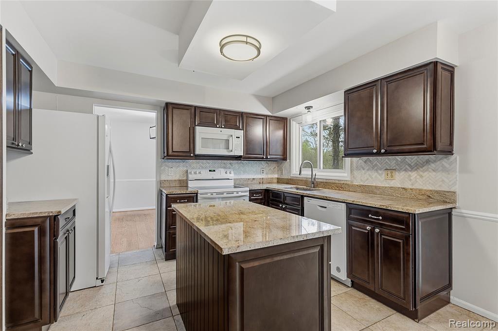 5119 Greenbriar Drive, West Bloomfield, MI 48323 — Photo 13