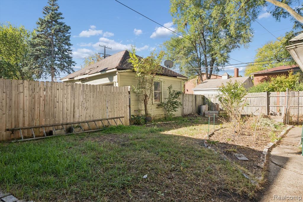 13587 Monica Street, Detroit, MI 48238 — Photo 36