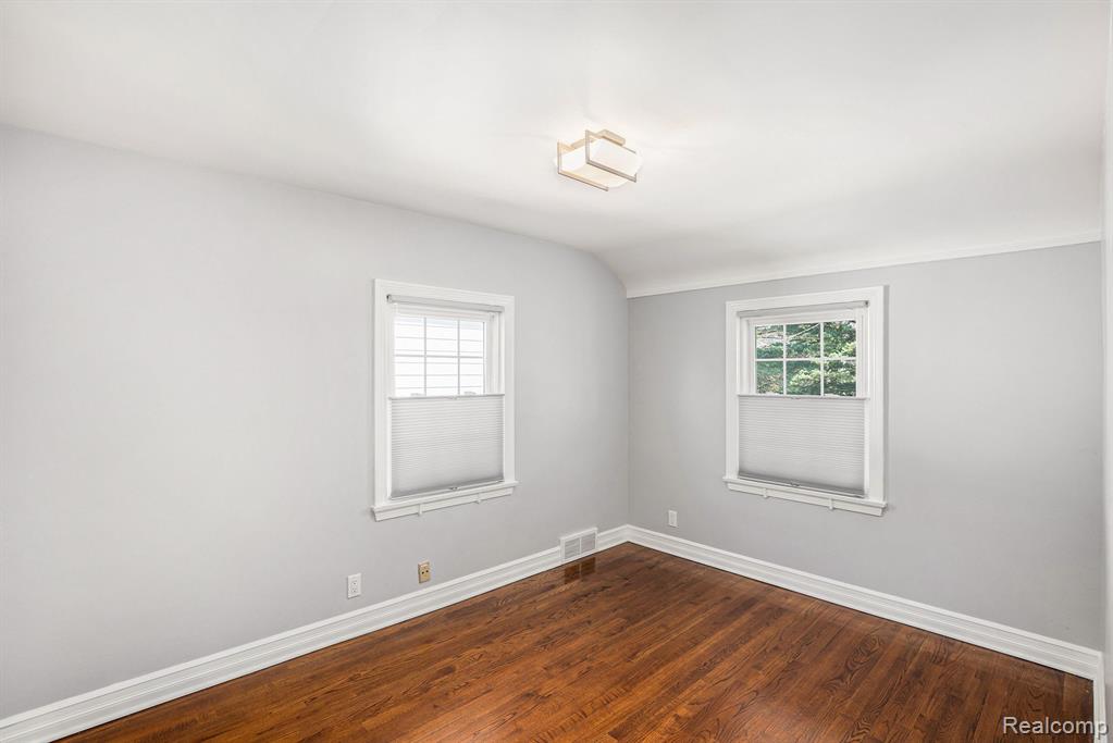 913 BEARD Street, Flint, MI 48503 — Photo 15