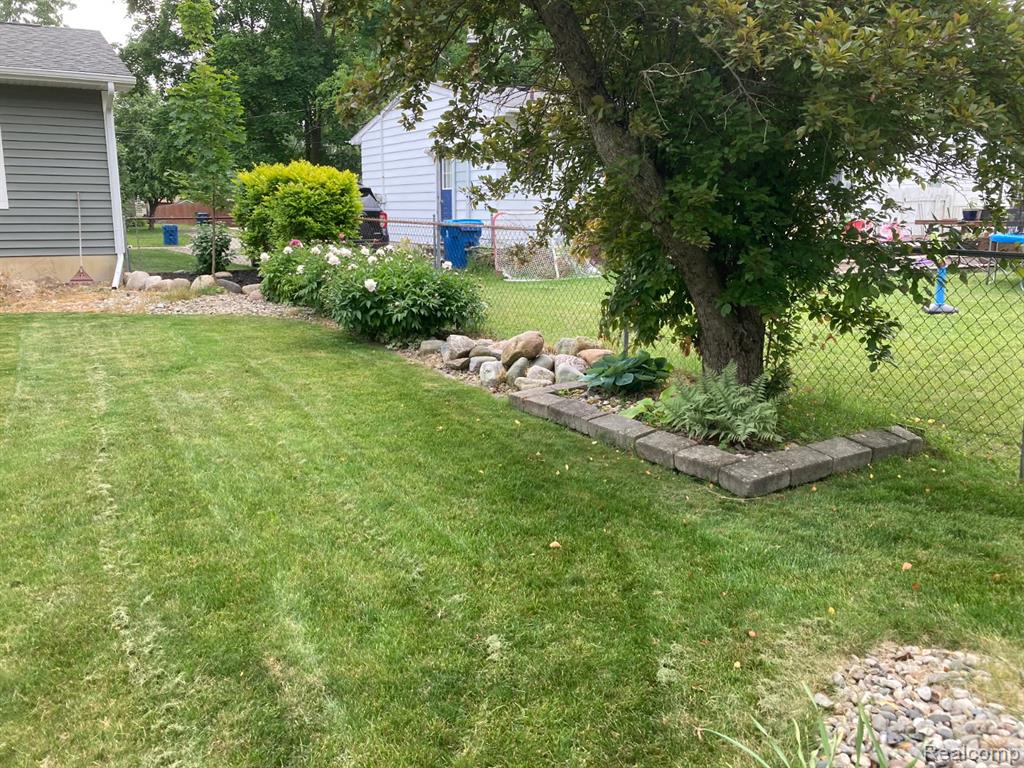 633 Aldrich Street, Linden, MI 48451 — Photo 6