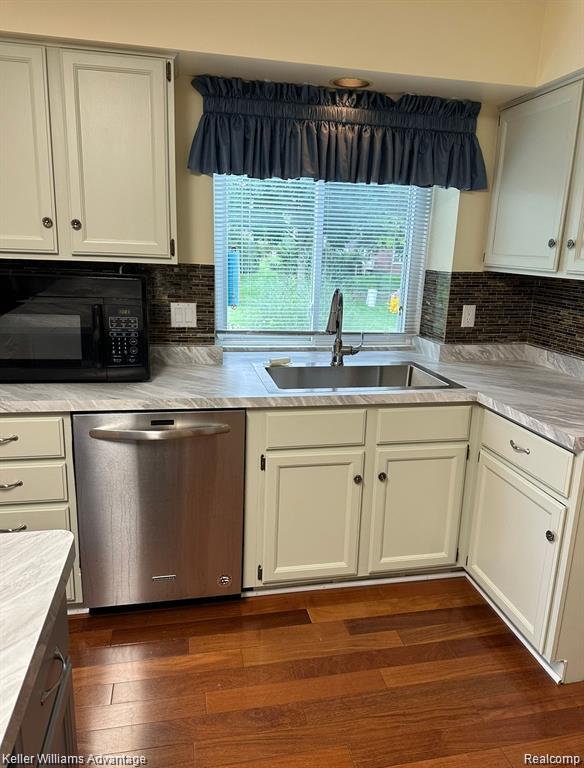 45655 LARCHMONT Drive, Canton, MI 48187 — Photo 8