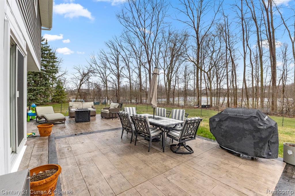 42745 LEDGEVIEW Drive, Novi, MI 48377 — Photo 46