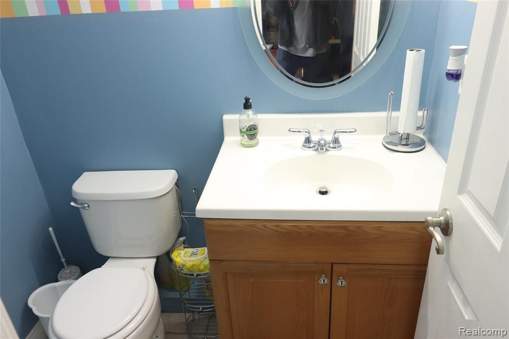 806 Estrada Drive, Belleville, MI 48111 — Photo 7
