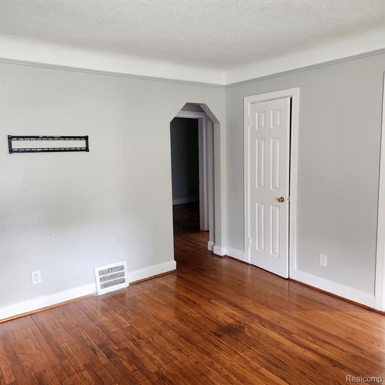 9924 MONTROSE Street, Detroit, MI 48227 — Photo 2