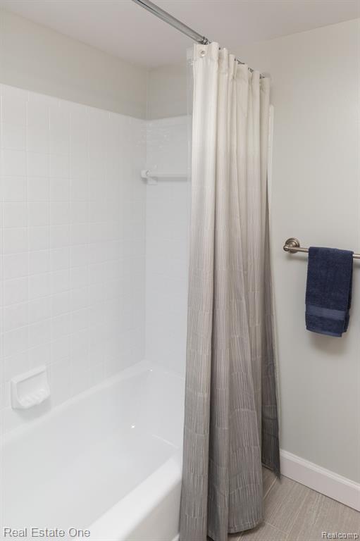 233 PINEWOOD Circle, Plymouth, MI 48170 — Photo 17