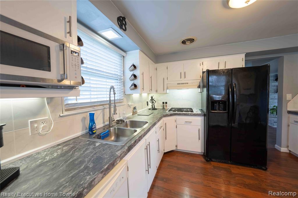 2854 ELMWOOD Street, Port Huron, MI 48060 — Photo 15