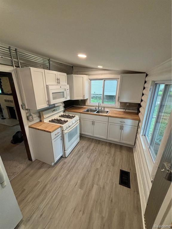 670 SCOTTWOOD Street, Pontiac, MI 48340 — Photo 2