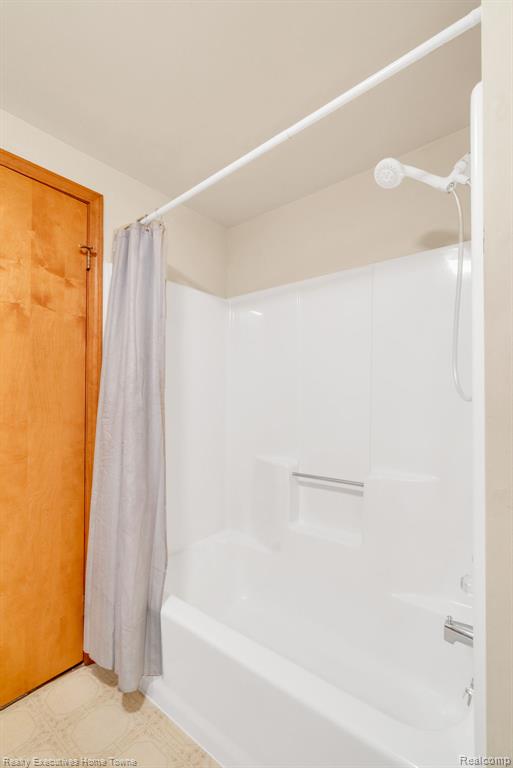 4415 Cambridge Drive, Port Huron, MI 48060 — Photo 26